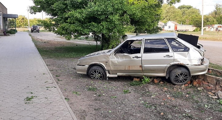 Юный водитель не справился с рулем и погиб в Волгоградской области