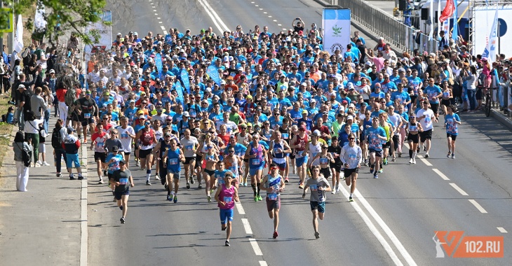 Смотрите, кто бежал: яркие фотомгновения марафона в Волгограде