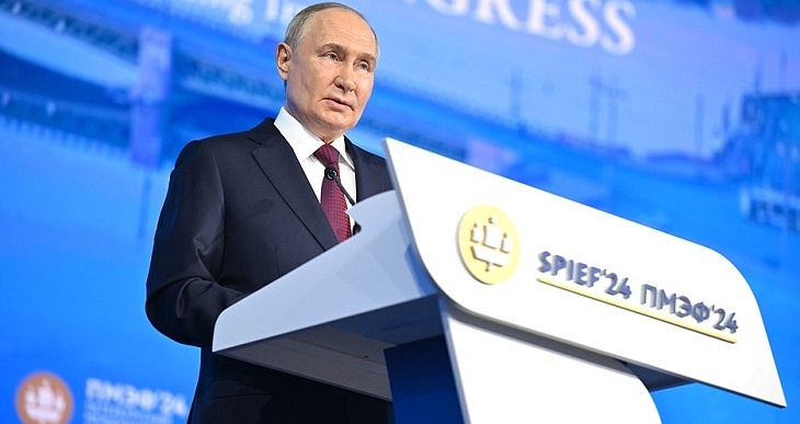 Путин: пенсии работающим пенсионерам начнут повышать с 2025 года