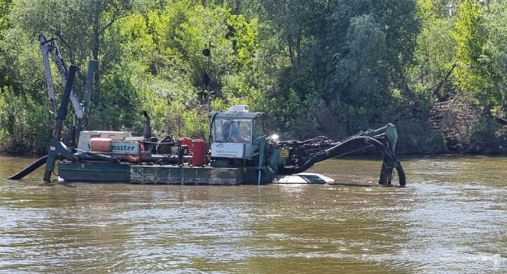 Русло реки Медведица расчищают в Волгоградской области