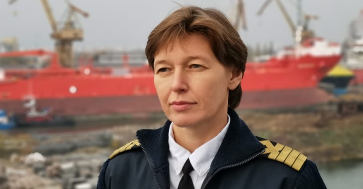 «Я в ответе за всё». Капитан Юлия Завьялова из Волгограда 15 лет водит по планете сухогрузы