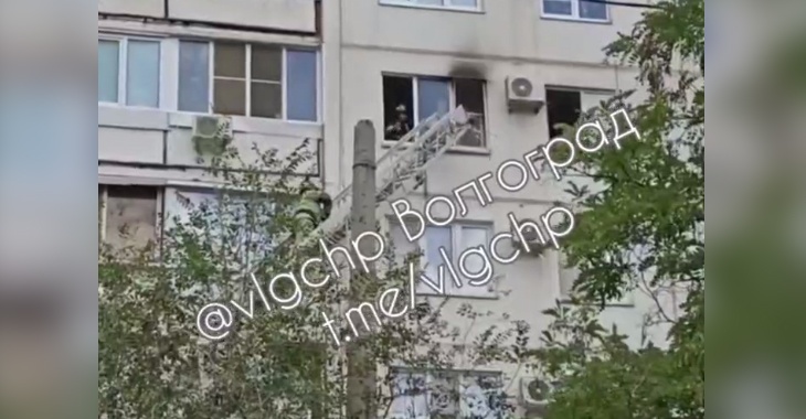 В Волгограде пожарные ликвидировали возгорание в девятиэтажке на ул. Караванной