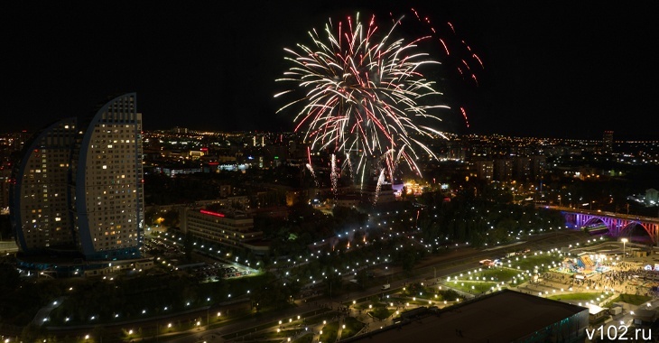 Фейерверк за 1,5 млн запустят в Волгограде на фестивале #ТриЧетыре