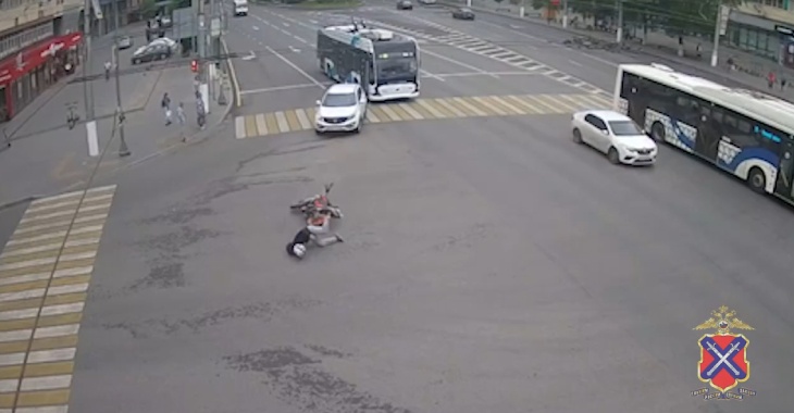 ГУ МВД озвучило подробности ДТП с улетевшим на асфальт мотоциклистом