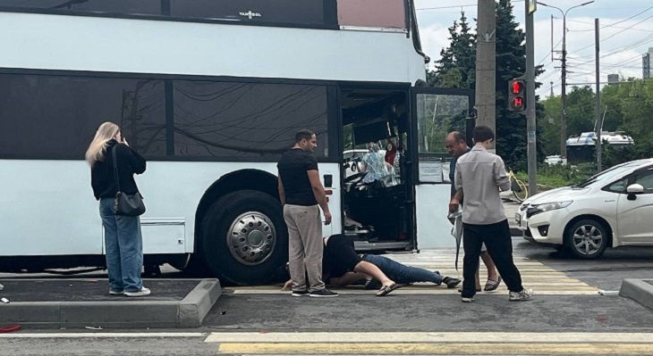 «Пытался избежать столкновения»: стали известны детали ДТП с двухэтажным автобусом в Волгограде