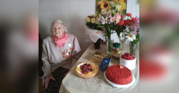 Жительница Волгограда Людмила Дементьева отмечает 100-летие