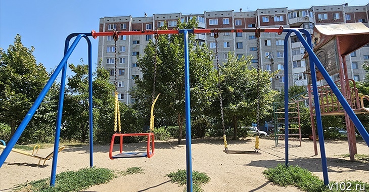 МБУ обязали переделать опасные карусели на детской площадке в Волгоградской области