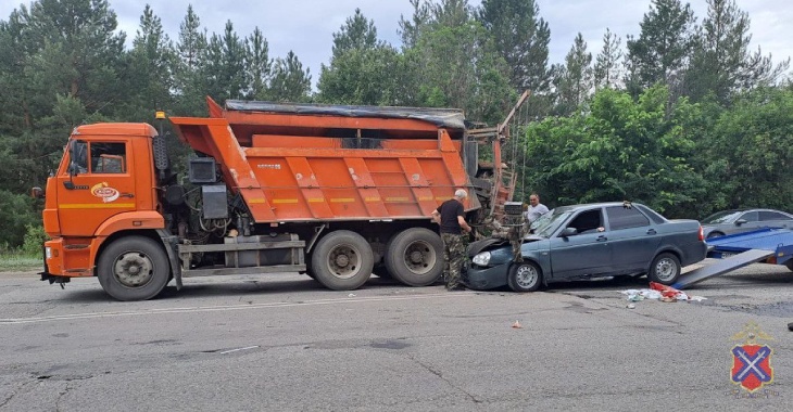 В Волгоградской области легковушка задавила насмерть дорожного рабочего