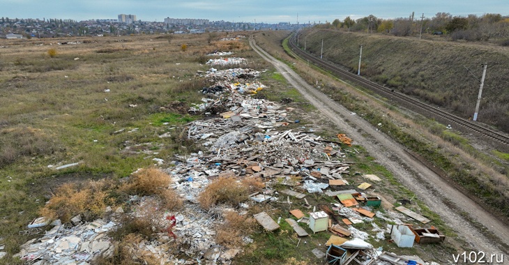 Железнодорожники ликвидируют опасный для поездов мусор в Волгограде и области