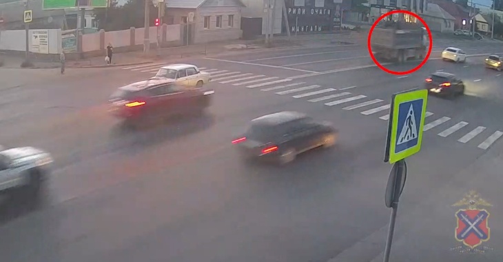 В Волгограде нашли проехавшего по «встречке» водителя фуры: видео
