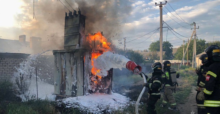 В Волгограде пожарные потушили электроподстанцию