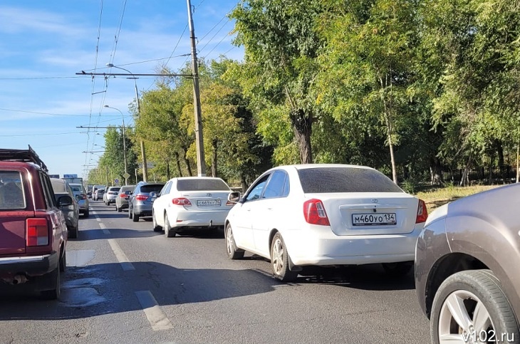 Север Волгограда на Первой продольной заблокировало утреннее ДТП