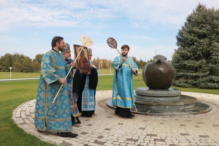 В храм Иоанна Воина доставили старинную икону Божией Матери