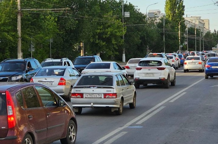 Два подряд ДТП спровоцировали 5-километровую пробку в Волгограде