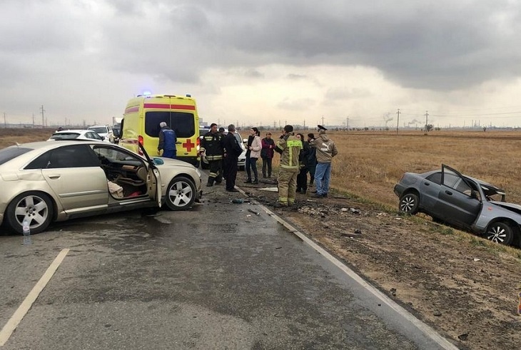 Пять человек пострадали в массовом ДТП под Волгоградом