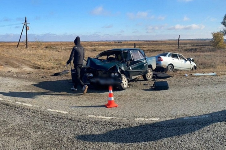 Двое погибших, восемь раненых: в ДТП под Волгоградом разбилась цыганская семья