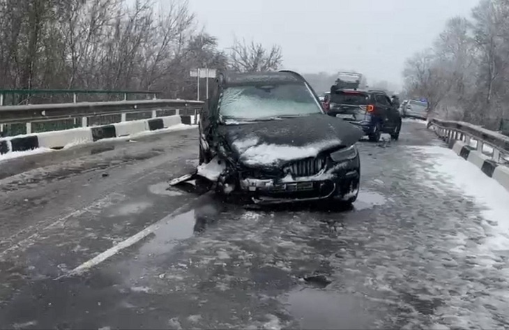 Под Волгоградом 4 ноября столкнулись Mersedec и BMW: один погиб