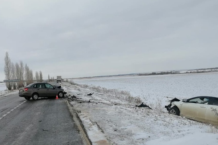 Под Волгоградом произошло массовое ДТП с участием КАМАЗа