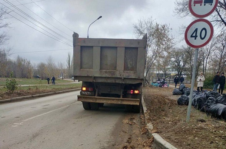 В Волжском накажут «натоптавшего» на дороге водителя грузовика