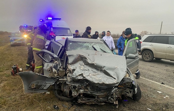 В массовом ДТП под Волгоградом скончалась 64-летняя женщина