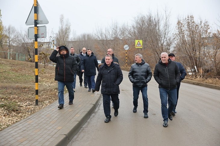 Бочаров показал место строительства моста на остров Сарпинский в Волгограде