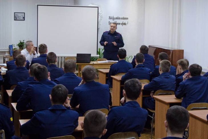 В Волгограде сотрудники СК рассказали школьникам о тернистом пути к наказанию