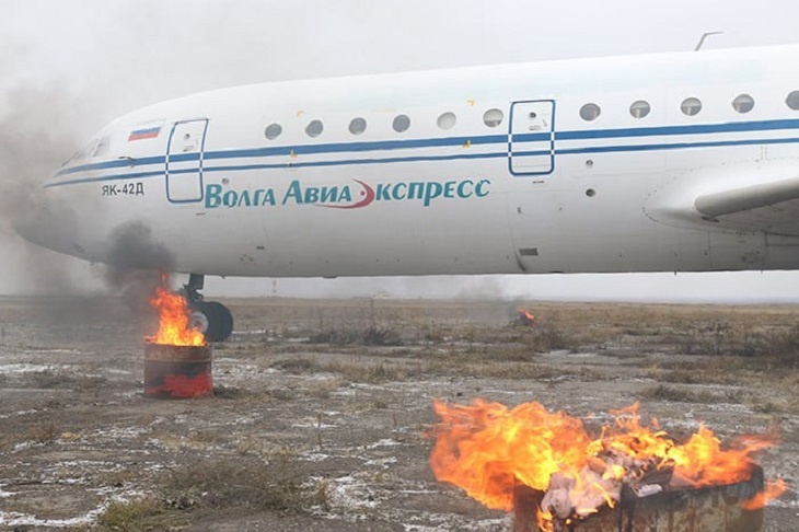 После ЧП в Анталье эвакуировали пассажиров самолета в аэропорту Волгограда