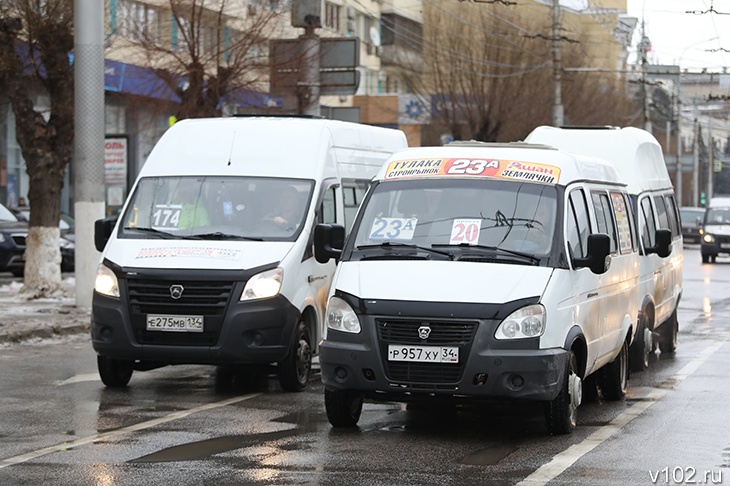 Дали заднюю? В Волгограде чиновники рассказали о причинах запуска и приостановки транспортной реформы