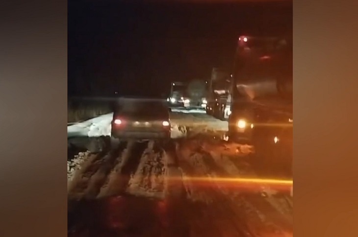 «Девять километров страха»: жители сняли трешовое видео  на дороге в волгоградской глубинке