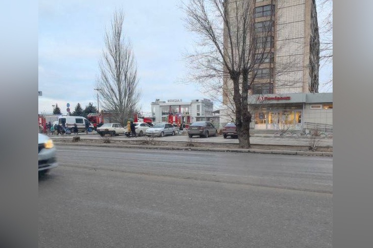 В Волжском горожан напугали съехавшиеся к вокзалу экстренные службы