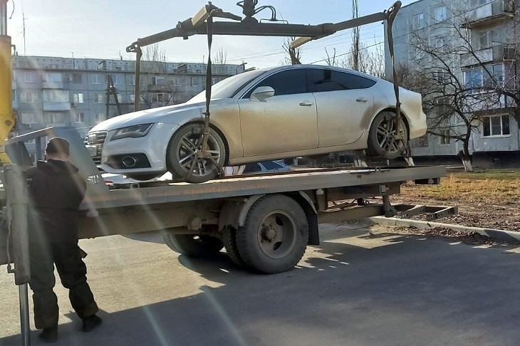 Волгоградец лишился Audi A7 из-за долгов и подозрительного поведения