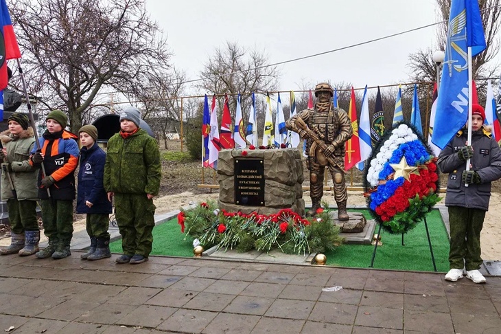 В Серафимовиче открыли памятник ветеранам боевых действий