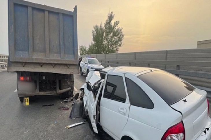 В Волгограде водителя самосвала наказали после ДТП с въехавшим в него авто с детьми