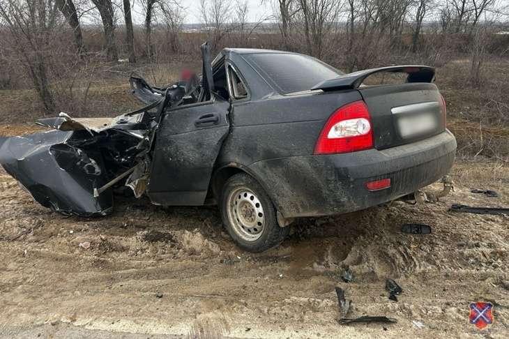 Под Волгоградом водитель «Приоры» погиб после столкновения с КАМАЗом