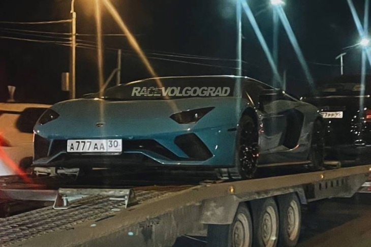 В Волгограде заметили элитный итальянский суперкар Lamborghini Aventador