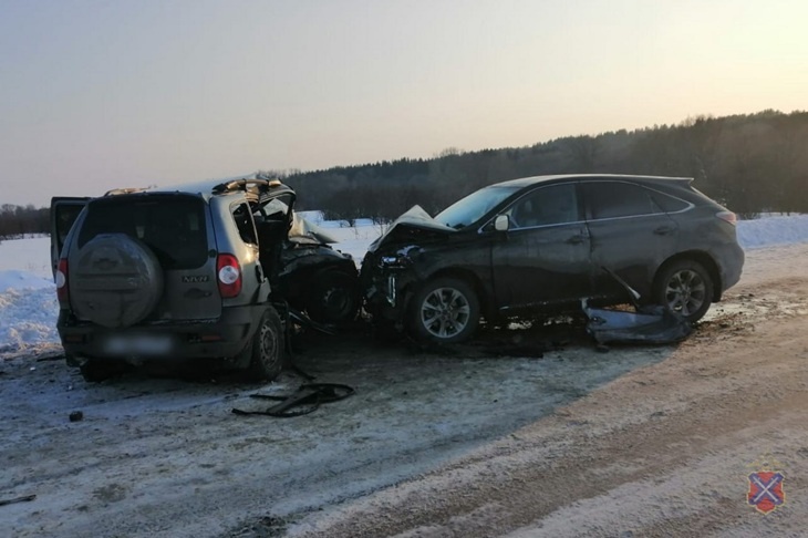 На трассе под Волгоградом погиб пассажир «Шевроле Нива» в ДТП с Lexus