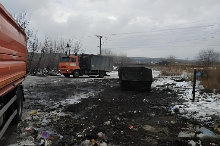 На севере Волгограда СНТ «40 лет Октября» освободили от мусорных завалов