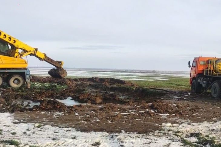 Ошибки и грунтовые воды: власти назвали причину срыва реконструкции водовода в Котово