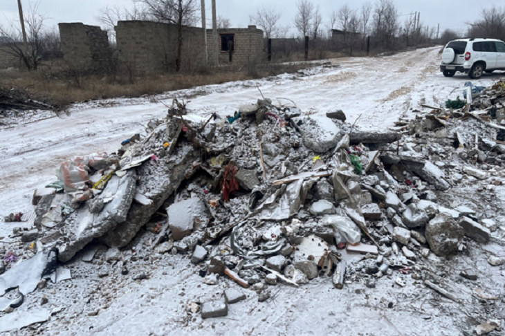 Водитель грузовика навалил кучу в СНТ под Волгоградом