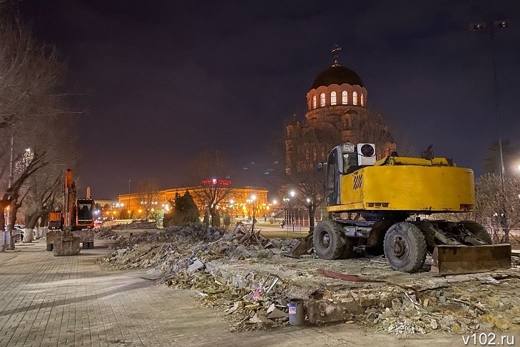 В центре Волгограда завершается снос бывшего «МАНа»