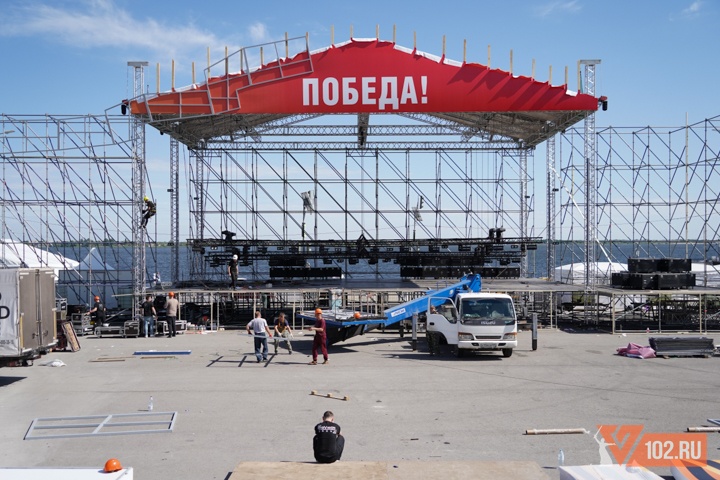 На набережной Волгограда готовят сцену для «Хора Турецкого»