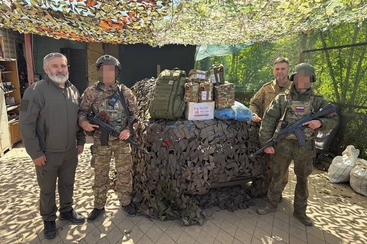 Волгоградские иереи привезли гумпомощь бойцам в зоне СВО