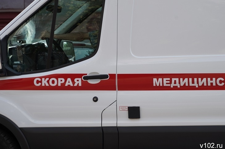 Под Волгоградом  18-летняя девушка на иномарке снесла мотоциклиста