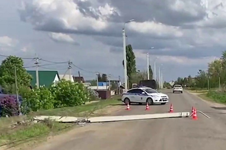 В волгоградском Котово пассажирка «‎Приоры» погибла после столкновения с ЛЭП