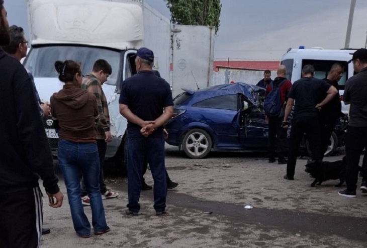 На Зеленом в Волжском Opel протаранил ГАЗель: двое ранены