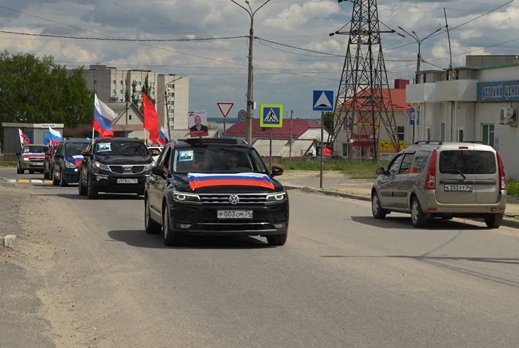 Бессмертный полк участников СВО прошел в автоформате в Камышине