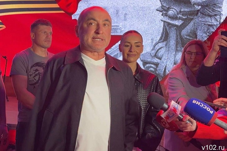 «И даже строгий губернатор поменялся в лице»: Турецкий назвал Волгоград поющим городом