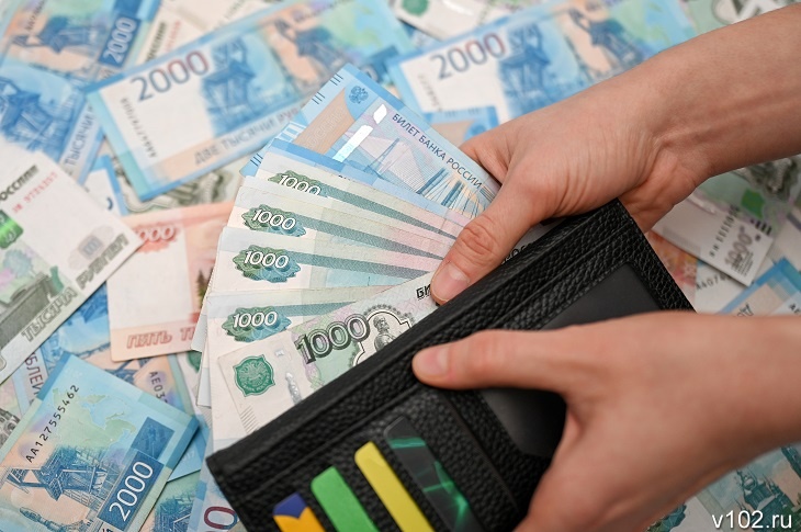 Половине волгоградцев предрекли зарплаты в 100 тысяч через 6 лет