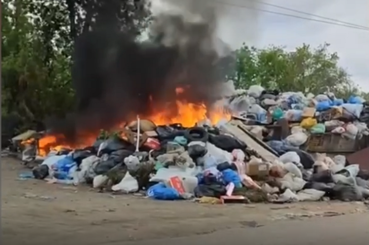 В Волгограде снова вспыхнула свалка-«должница» возле СНТ