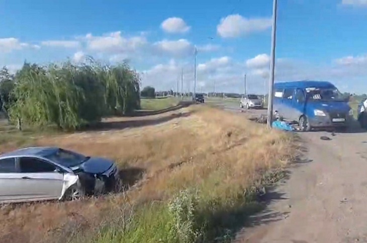 Под Волгоградом в массовом ДТП погибла пассажирка мопеда